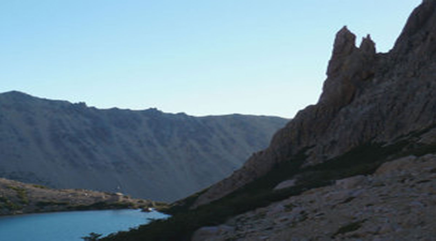 At Laguna Toncek you find Refugio Frey and Aguja Frey. Aguja Frey offers the closest climbing to the camping and the hut.