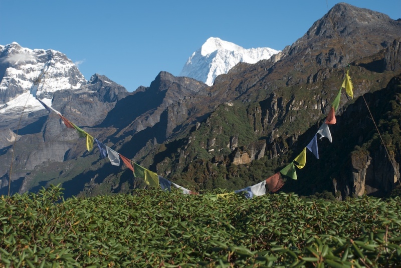 First view of makalu on trek in 2