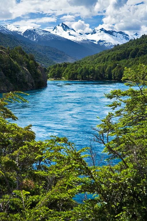 PatagoniaRiver+mountain