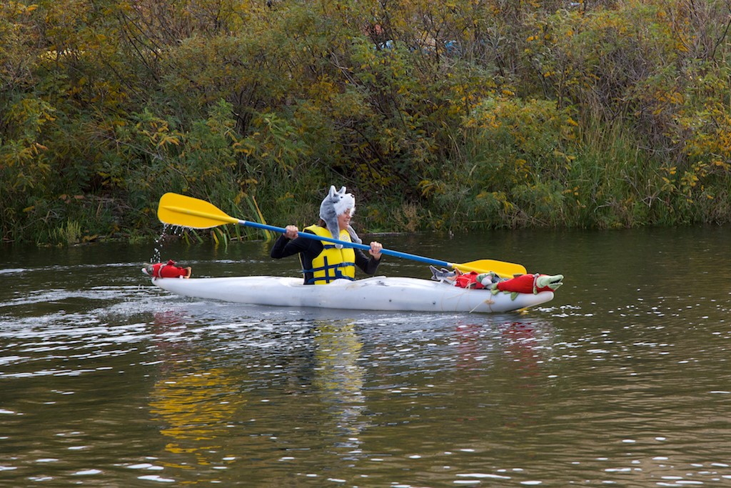 Wolf_kayak