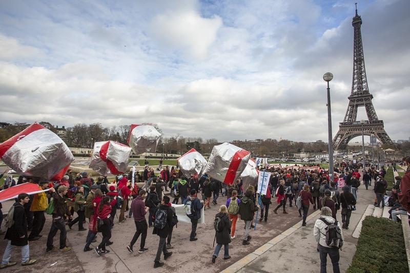 On the move from arc de triumph to Eiffel_2