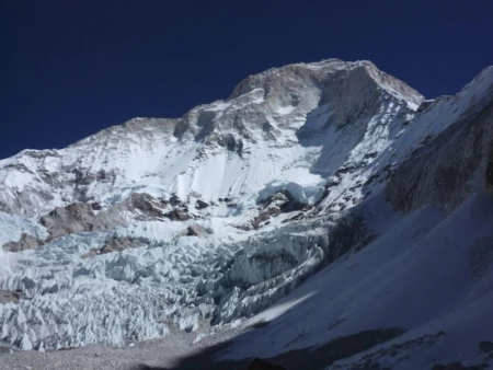 Steve House and Cory Richards, Makalu 2009: High Altitude Pulmonary Edema