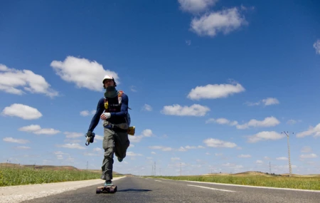 Meet the Long-Distance Longboarders Skating through Morocco