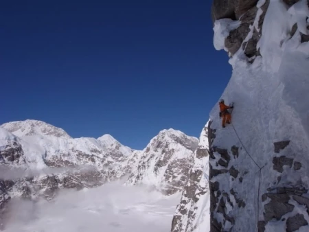 Matt Helliker and Jon Bracey Establish The Cartwright Connection on The Moonflower Buttress