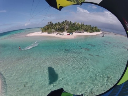 Unplugging to Get in Touch &#8211; A Kite-boarding Dispatch from the Tuamotus