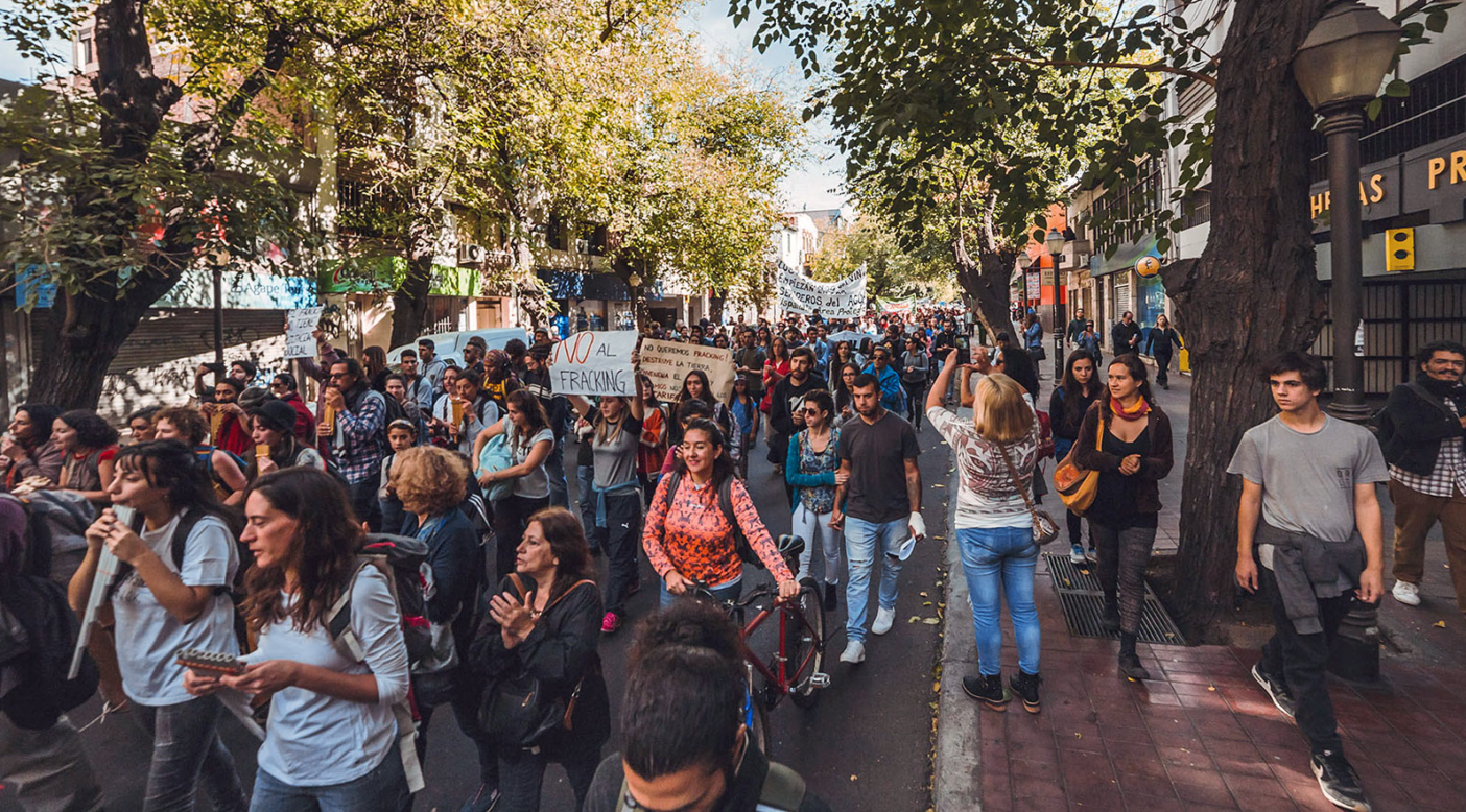 A Facebook post incites an IRL response by the citizens of Mendoza, Argentina’s wine country. The protests led to 80,000 signatures in support of the draft bills to ban fracking—and seven anti-fracking draft laws before the Argentine congress. Photo: via EcoLeaks