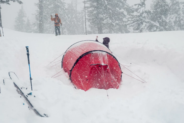 Circumnavigating Crater Lake by Ski