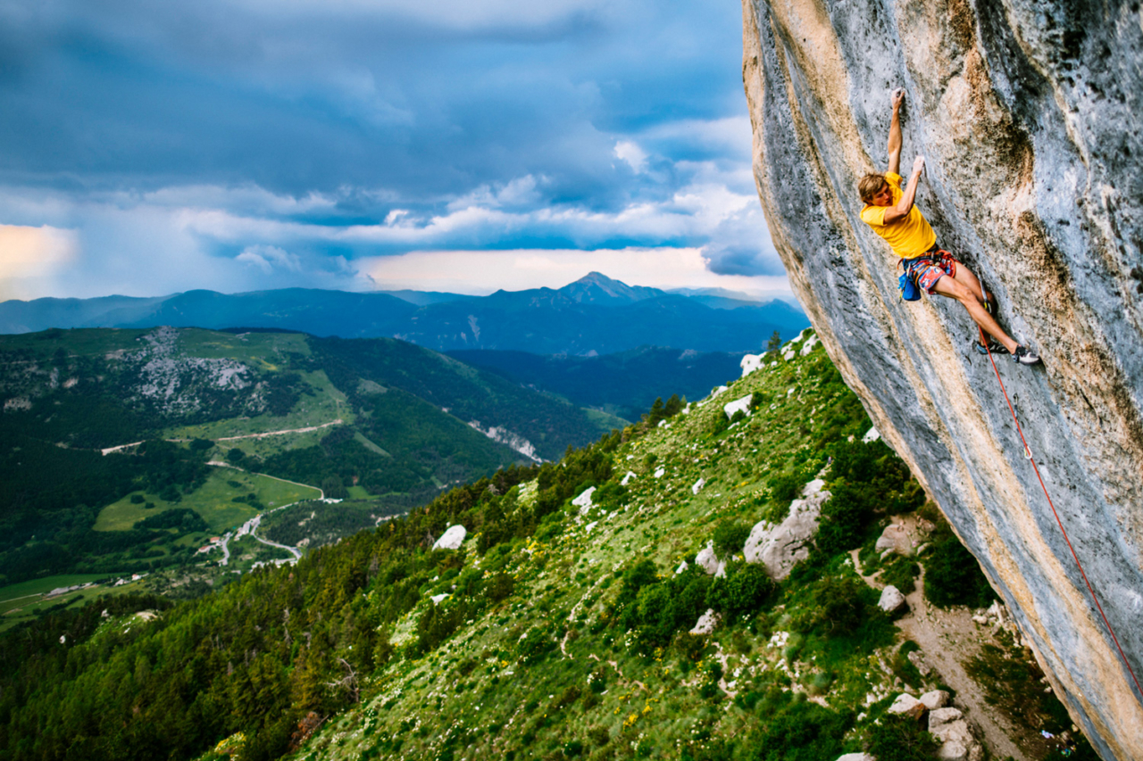 Alex takes a lap on Biographie, the first 5.15 in the world, which he did in three tries several years earlier. Céüse, France. Photo: Ken Etzel