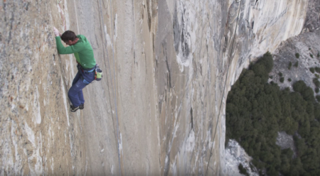 ドーン・ウォールの15ピッチ目(5.14c)を登るトミー・コールドウェルの映像を見る