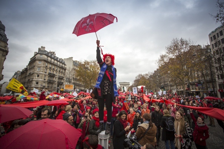 パリ・プロジェクト:COP21会議、気候に関する歴史的条約と疑問だらけの将来で閉幕