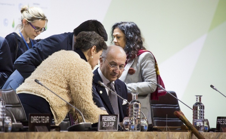 パリ・プロジェクト:COP21会議、気候に関する歴史的条約と疑問だらけの将来で閉幕