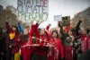 パリ・プロジェクト：COP21会議、気候に関する歴史的条約と疑問だらけの将来で閉幕