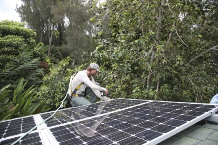 屋上太陽光発電を1,500の家庭にもたらすためにBコープが協力