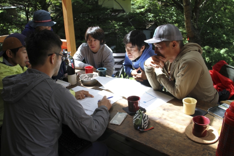雨のために作られたウェア、クラウド・リッジ・ジャケット&パンツ:日本の山から着想を得て