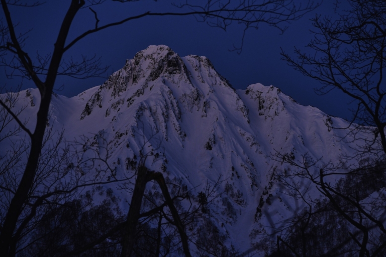 マウンテニアリングスノーボードの深淵 大源太山東面・四ルンゼ