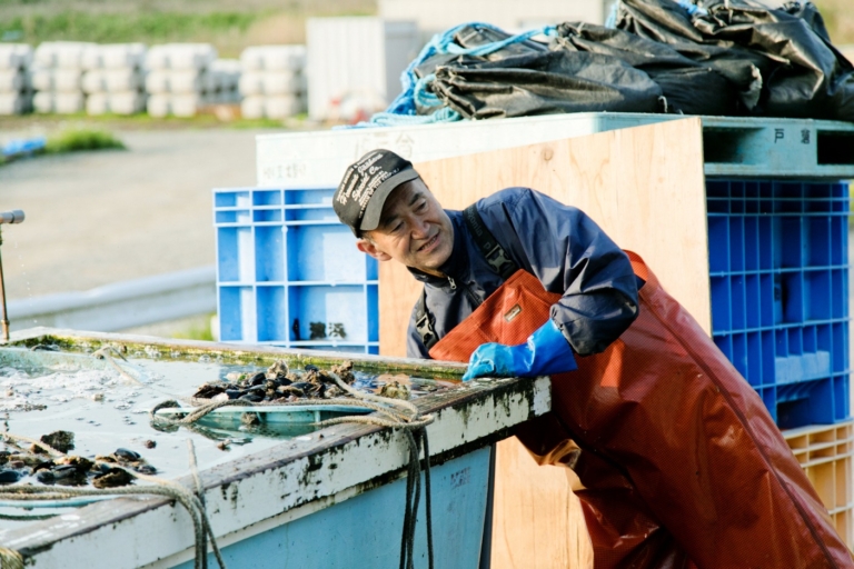 震災のその先に。海と生きる、南三陸のカキ漁師たち
