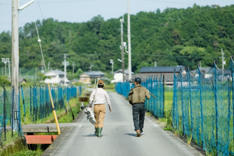 海に学び、土に習う